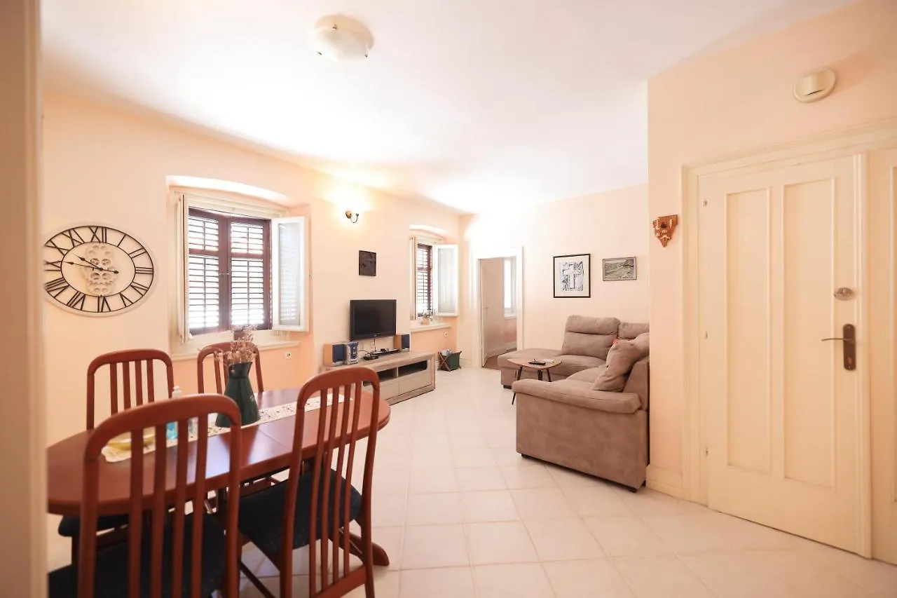 Two Bedroom Apartment In City Center Igor Zadar