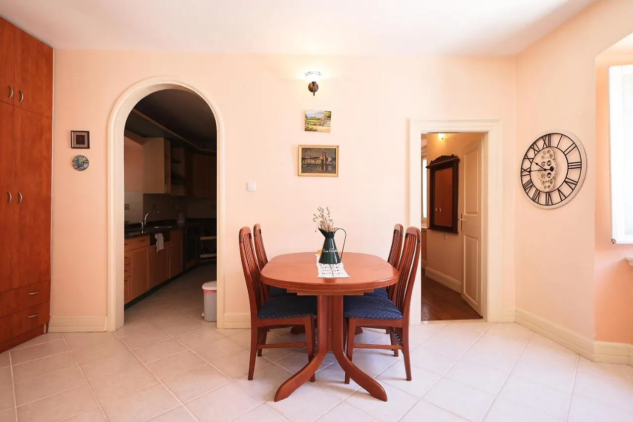 Two Bedroom Apartment In City Center Igor Zadar